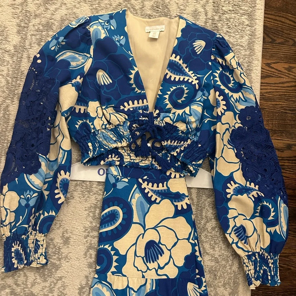 Beautiful House of Harlow Floral Blue and White two piece set - Picture 5 of 8
